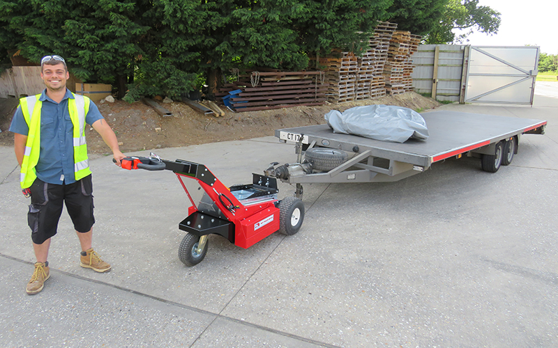 גורר חשמלי TrailerMover עם תפוח גרירה למשיכת נגררים גורר חשמלי TrailerMover עם תפוח גרירה למשיכת נגררים