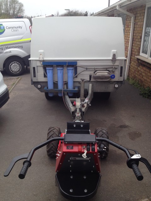 גורר חשמלי TrailerMover עם תפוח גרירה למשיכת נגררים לעבודה באזור עבודה צר גורר חשמלי TrailerMover עם תפוח גרירה למשיכת נגררים לעבודה באזור עבודה צר