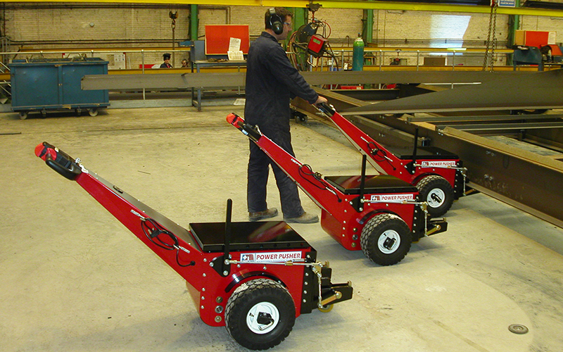 גורר חשמלי PowerPusher להזזה של מטען כבד בקו הייצור על גבי מסילה גורר חשמלי PowerPusher להזזה של מטען כבד בקו הייצור על גבי מסילה